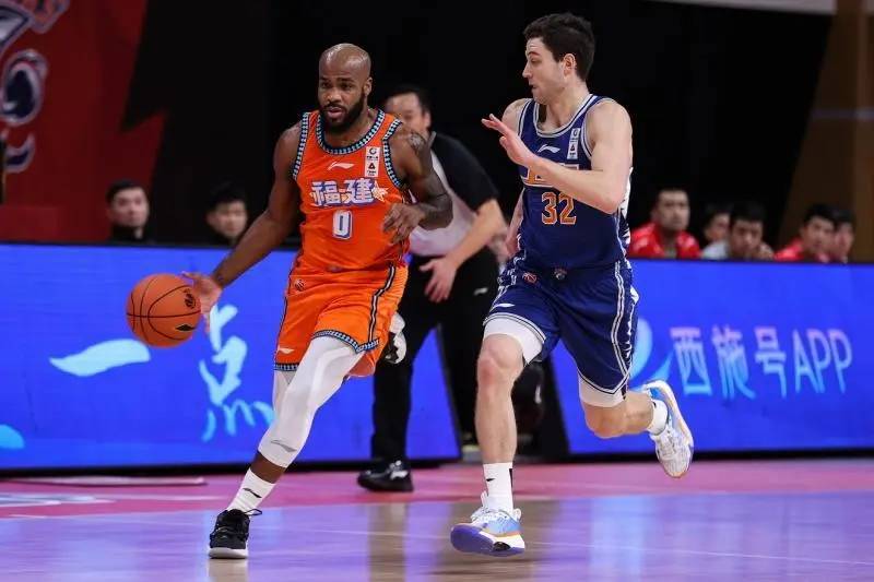包含广东两战惨败64分！浙江续约2米13超级外援！青岛得分王下季回归的词条