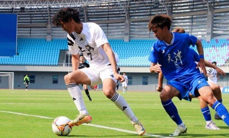 中超-莱昂纳多传射李新翔破门十人海港3-1河南(莱昂纳德最新复出时间)