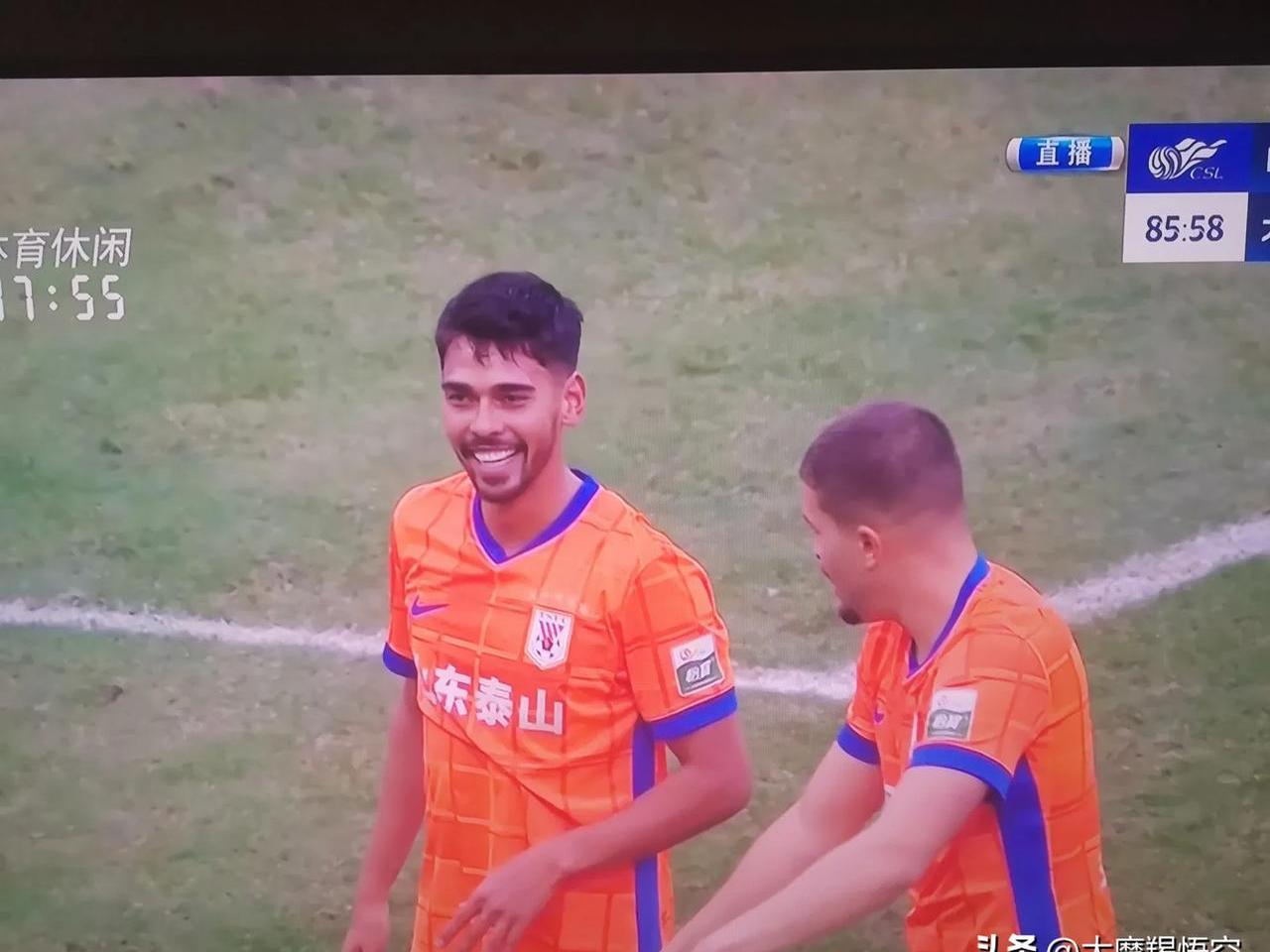 包含风雨同舟，球队迅速适应取得比赛胜利的词条