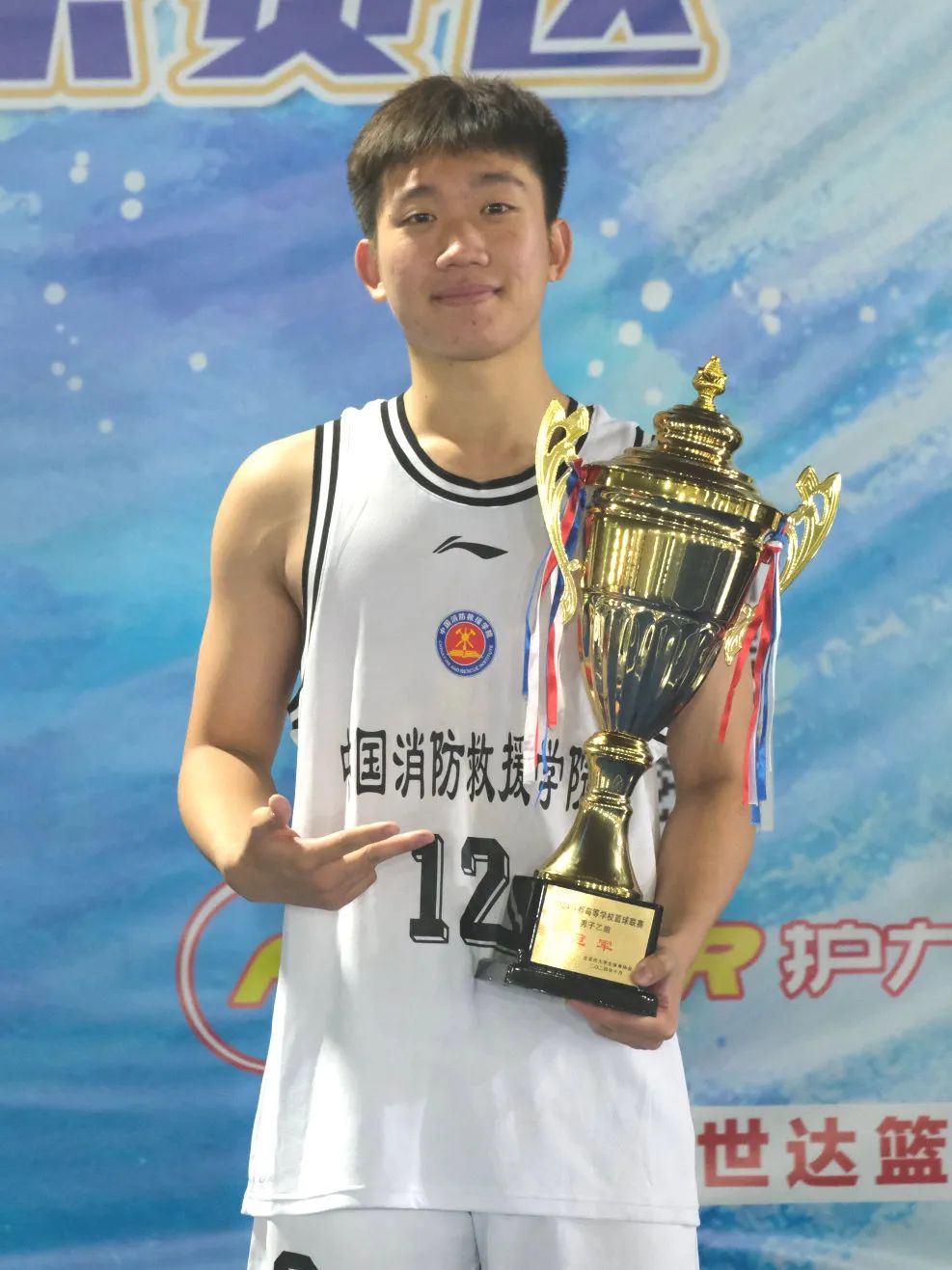 青海男篮顽强拼搏，取得胜利(青海本地篮球球员)
